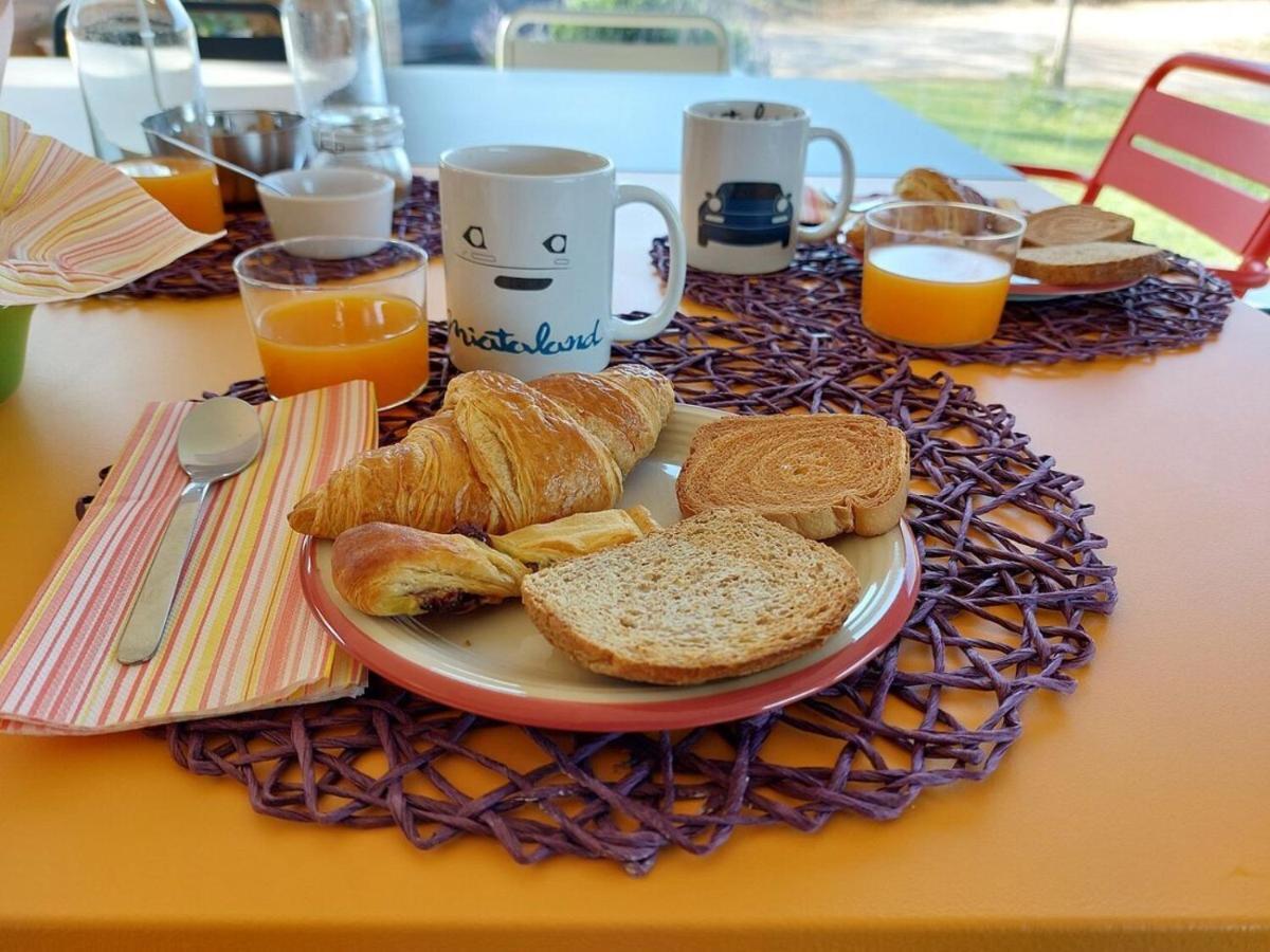 Bed and Breakfast Miataland Collazzone Екстер'єр фото